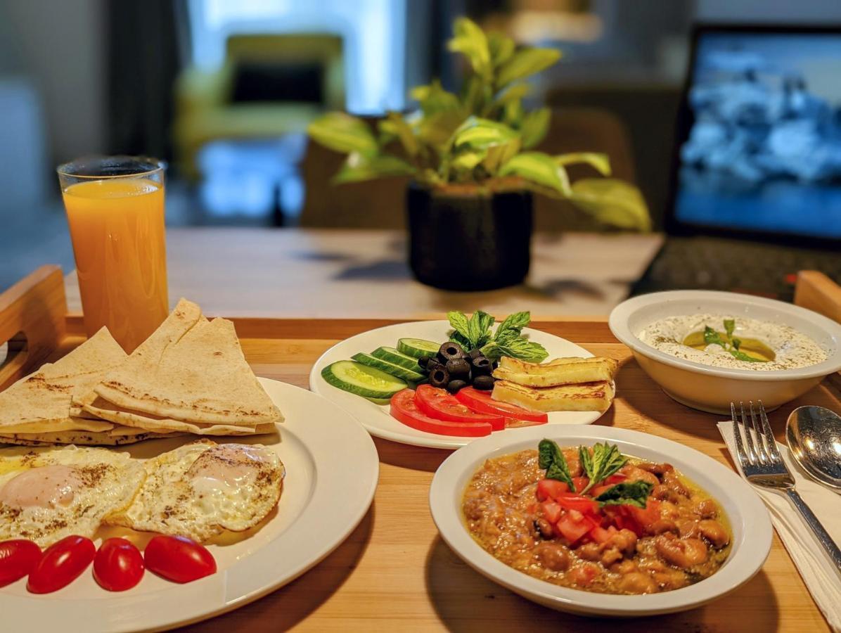 אפרטהוטל Citadines אבהא מראה חיצוני תמונה Israeli breakfast