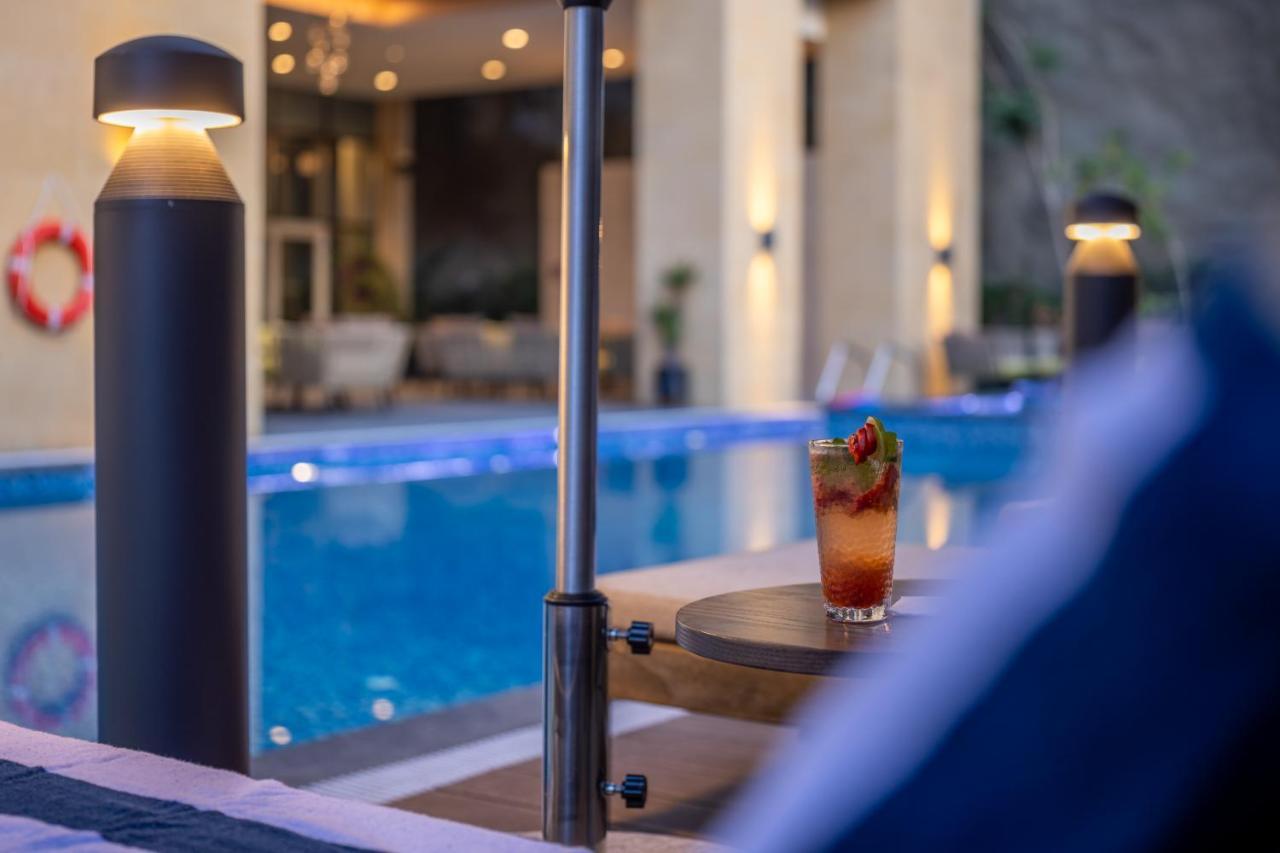 אפרטהוטל Citadines אבהא מראה חיצוני תמונה The swimming pool at the hotel