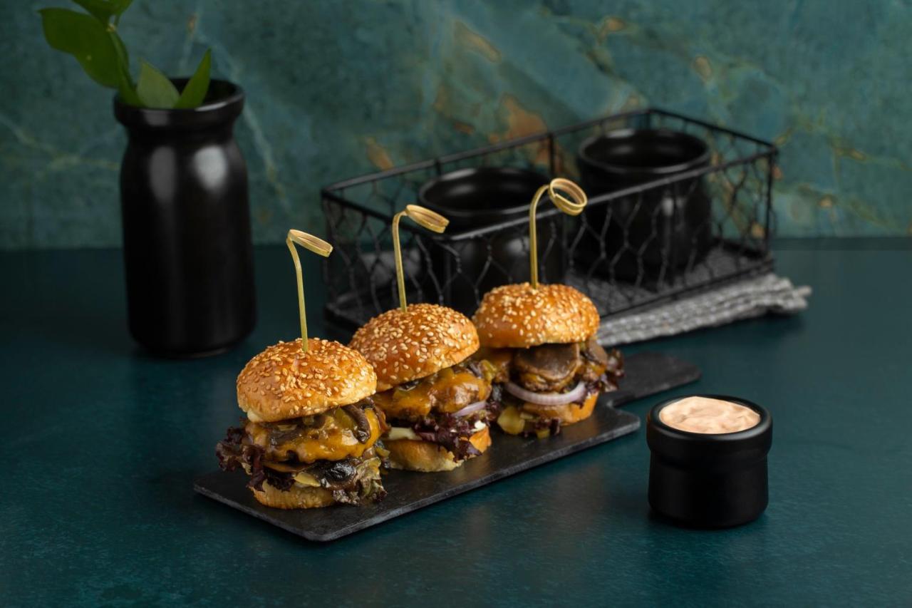 אפרטהוטל Citadines אבהא מראה חיצוני תמונה A trio of sliders